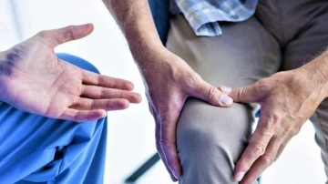 Kire&ccedil;lenme neden olur? Dizde kire&ccedil;lenme nasıl ge&ccedil;er, ne iyi gelir?