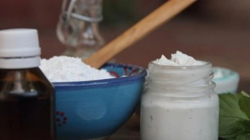 Kişisel Bakımda Sağlıklı Seçenek: Evde Doğal Deodorant Yapımı