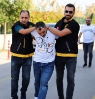 Kıskan&ccedil;lık krizine girdi... 1 kişiyi &ouml;ld&uuml;rd&uuml;, 3 kişiyi yaraladı