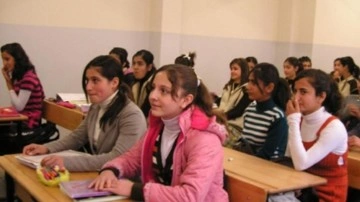 Kız okulları i&ccedil;in kampanya başlatıldı! İmza yağıyor