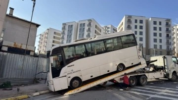 Kocaeli'de korkutan kaza: 3'ü polis 7 kişi yaralandı!