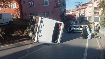 Kocaeli'de iş&ccedil;i servisi yoldan &ccedil;ıkıp yayalara &ccedil;arptı: &Ouml;l&uuml; ve yaralılar var