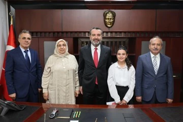 Koltuk Bir G&uuml;nl&uuml;ğ&uuml;ne Zehra Bet&uuml;l'&uuml;n