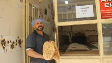 Komşu fırıncıya kızdı, ekmekte indirim yaptı