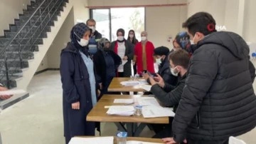 Korona vir&uuml;sle m&uuml;cadele kapsamında aşılama &ccedil;alışması fabrikalarda yapılıyor