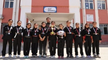 Köyde bir öğretmenin kurduğu ragbi takımı Şanlıurfa'ya madalya getirdi
