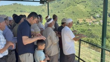 Köylüleri endişe kapladı! Meydanda toplanıp dua ettiler