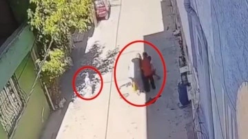 Kucağında çocuğuyla yürüyen anneyi 3 kadın tekme tokat darbetti