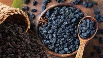 Kuru &uuml;z&uuml;m&uuml;n faydaları nelerdir? A&ccedil; karnına 21 adet kuru yemek hangi hastalıklara iyi gelir?