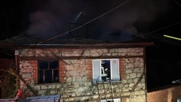 Kütahya'da bir köyde yangın çıktı: 4 ev kullanılamaz hale geldi