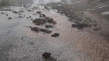 Kütahya'da sağanak ve dolu! Bir köy ulaşıma kapandı