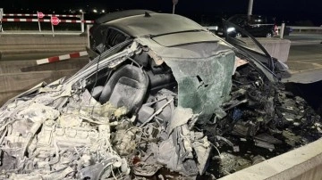 Kuzey Marmara'da feci kaza! Beton bankere çarpan araç hurdaya döndü