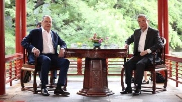 Lavrov, Pekin’de Çin Dışişleri Bakanı Wang ile görüştü