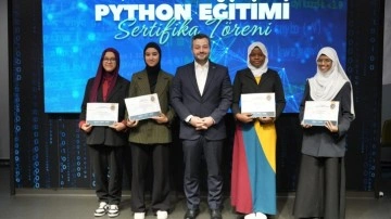 Lise &ouml;ğrencileri Python Sertifikası aldı