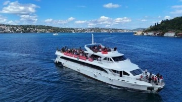 Liverpool taraftarı Filistin bayrağıyla boğazda tur yaptı