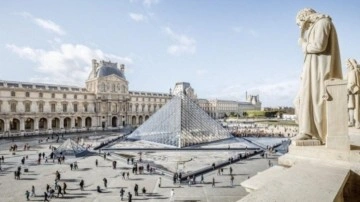 Louvre Müzesi'ndeki bazı mücevherler merkez bankasına taşındı