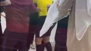 Maç sonu ortalık karıştı! Hakem ve oyuncular birbirine girdi