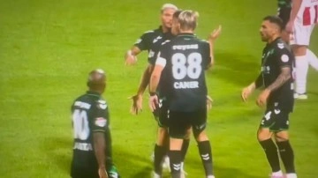 Maçın önüne geçti! Caner Erkin takım arkadaşına tokat attı