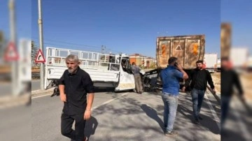Malatya'da hafriyat kamyonu ile kamyonet çarpıştı: 1 ölü