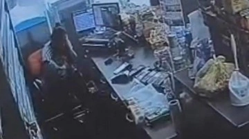 Manisa'da eski eş dehşeti: Kucağındaki bebeğe aldırmadan defalarca bıçakladı