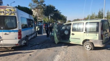 Manisa'da öğrenci servisi kaza yaptı! Yaralılar var!