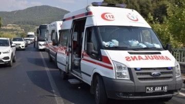 Manisa'da otobüsle otomobil çarpıştı! Yaralılar var