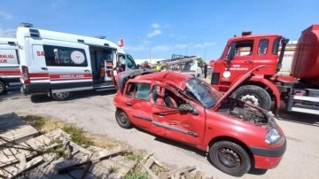 Manisa'da zincirleme kaza! Araç hurdaya döndü