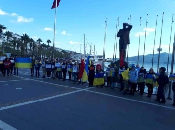 Marmaris'te yaşayan Ukraynalılar barış &ccedil;ağrısı yaptı