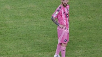Messi'nin frikik şutundaki rahat tavırları olay oldu: Maçın önüne geçti