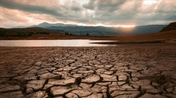 Meteoroloji'den 'şiddetli kuraklık' uyarısı! Haritalarla g&ouml;zler &ouml;n&uuml;ne serdi