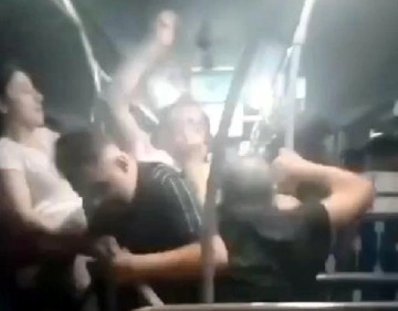 Metrob&uuml;s fena karıştı: Yumruklar havada u&ccedil;uştu!