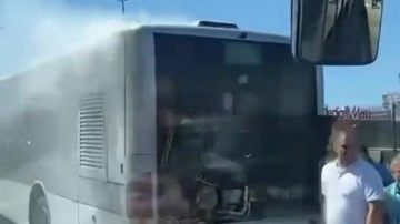 Metrobüste yine yangın çıktı