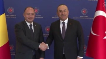 Mevl&uuml;t &Ccedil;avuşoğlu'ndan Yunanistan'a: Barış istemeyene bir gece ansızın gereğini yaparız