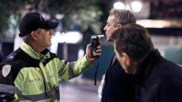 Miçotakis polis uygulamasına takıldı