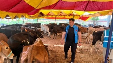 Milli güreşçi Rıza Kayaalp, TDV'nin Pakistan'daki kurban organizasyonuna katıldı