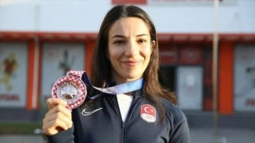 Milli güreşçinin acı günü! Babasını kaybetti