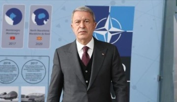 Milli Savunma Bakanı Akar'a Kosova'dan b&uuml;y&uuml;k onur
