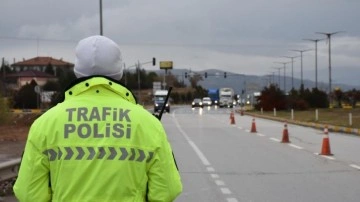 Milyonlarca sürücüye uyarı: Bu ayakkabıyla trafiğe çıkan yandı!