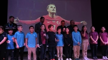 Minik Aras'ın başkanlık vaadi gerçek oldu: Kerem Aktürkoğlu öğrencilerle buluştu