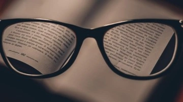 Miyop insanlar d&uuml;nyayı nasıl g&ouml;r&uuml;r? Miyoplar g&ouml;zl&uuml;klerini &ccedil;ıkardıklarında etrafı nasıl g&ouml;r&uuml;yor?