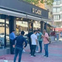 Motosikletle geldiler mağazayı kurşun yağmuruna tuttular! Adana&rsquo;da cinayet: 1 &ouml;l&uuml;, 1 yaralı