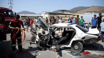 Muğla'da zincirleme kaza! &Ouml;l&uuml; ve yaralılar var