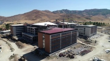 Muş'ta 454 "sismik izolatör"ün kullanıldığı hastane yapılıyor