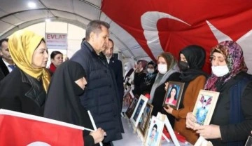Mustafa Sarıg&uuml;l Diyarbakır&rsquo;da evlat n&ouml;betindeki aileleri ziyaret etti