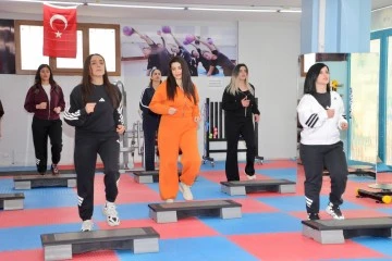 Elazığ Belediyesi, Şehrin D&ouml;rt Bir Yanında Vatandaşlara &Uuml;cretsiz Spor Yapma Fırsatı Sunuyor