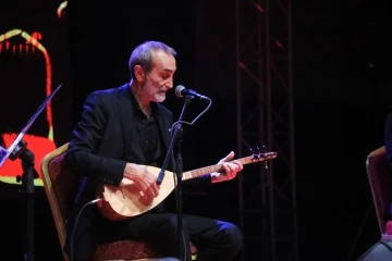 ELAZIĞ&rsquo;DA T&Uuml;RK&Uuml;LER KADINLAR İ&Ccedil;İN S&Ouml;YLENDİ