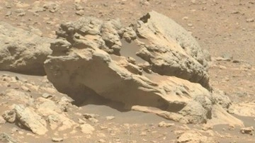 NASA, Mars'ta oraya ait olmayan bir kaya keşfetti