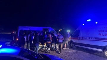 Nevşehir'de korkun&ccedil; kaza! Ref&uuml;je &ccedil;arpan minib&uuml;steki 7 kişi yaralandı