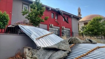 Nurdağı'nda kuvvetli rüzgar etkili oldu