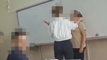 Öğretmenin kız öğrenciye sözlü ve fiziksel şiddeti kamerada!